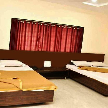Sai Rajaram Palace Shirdi Buitenkant foto
