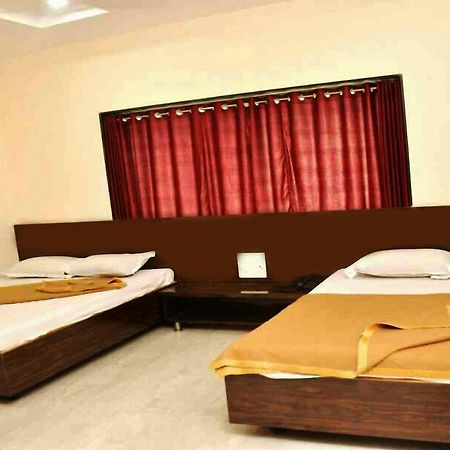 Sai Rajaram Palace Shirdi Buitenkant foto