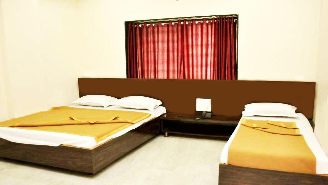Sai Rajaram Palace Shirdi Buitenkant foto