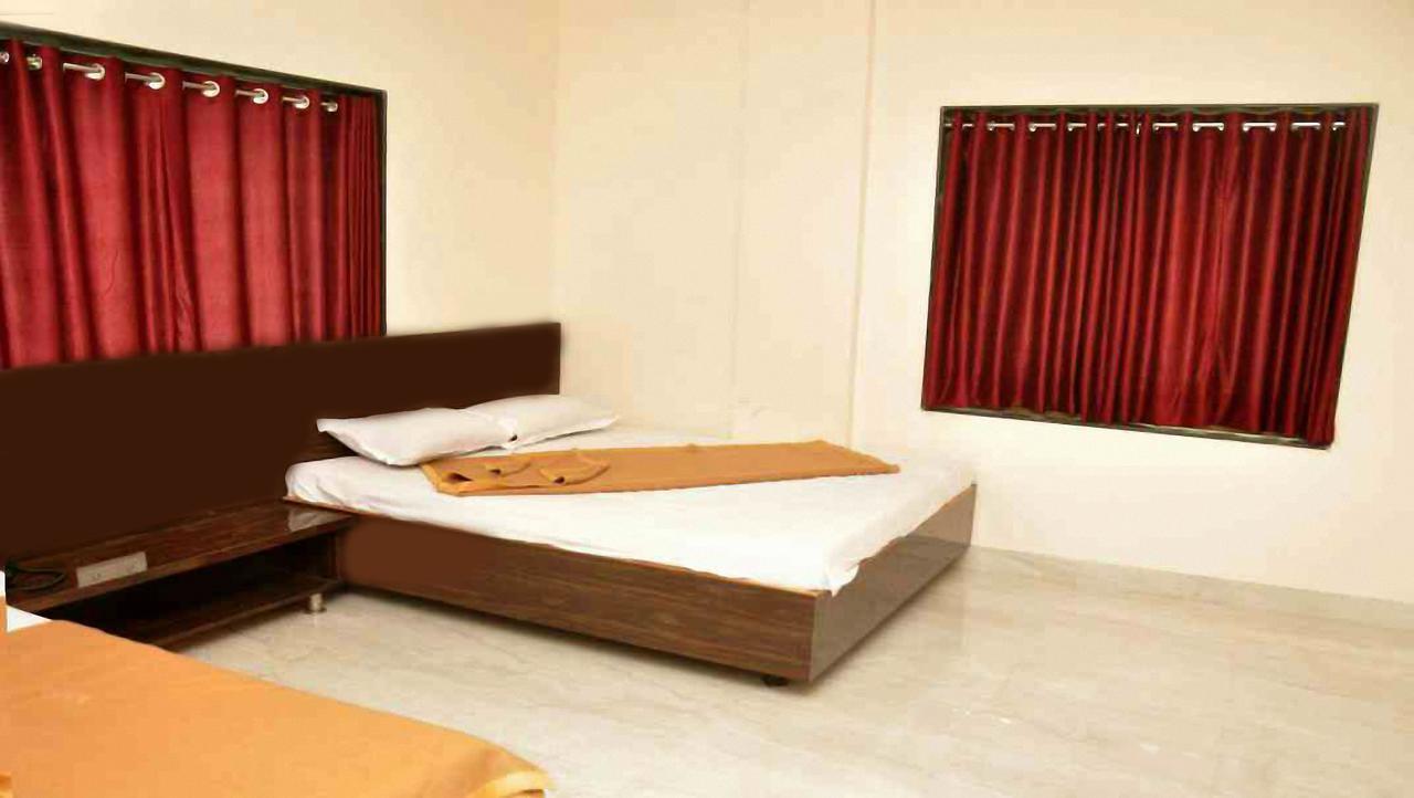 Sai Rajaram Palace Shirdi Buitenkant foto