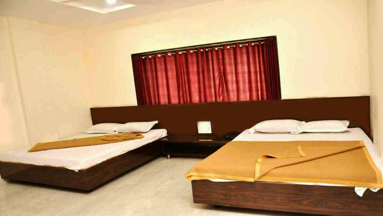 Sai Rajaram Palace Shirdi Buitenkant foto