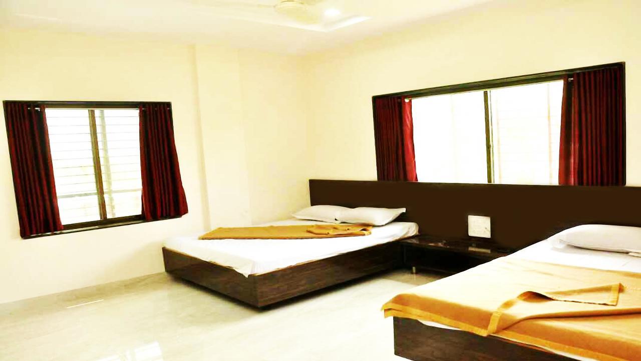Sai Rajaram Palace Shirdi Buitenkant foto